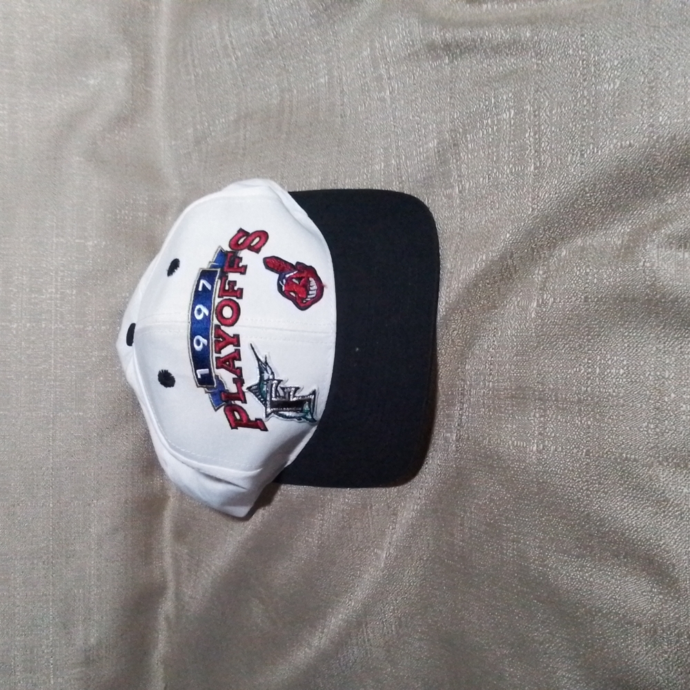 Logo 7 Playoff 1997 Cap